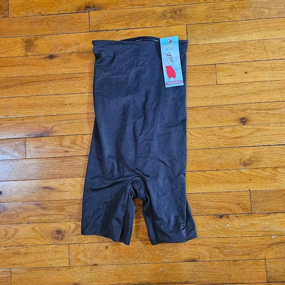 Women's Assets by Spanx Shapewear Shorts Size M Black - Picture 2 of 5